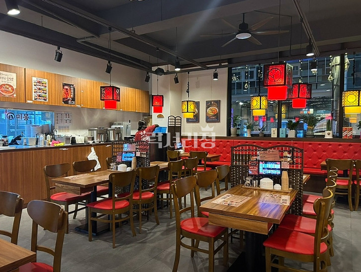 서울 강남구 역삼동 [1층상가/임대] 전용44평, 역삼역 메인먹자 1층 코너 대박자리 월세 매물번호 10082 사진 1