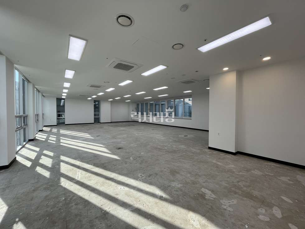서울 강남구 역삼동 [사무실임대] 전용56평, 한티역1분, 병원및학원추천, 대형차주차가능 월세 매물번호 10101 사진 1
